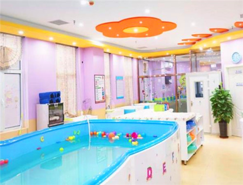 七彩泡泡嬰兒游泳館加盟
