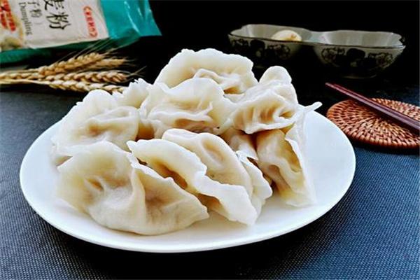 男煮餃