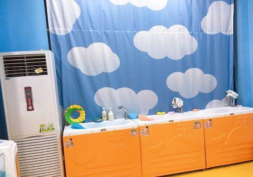 小浪花嬰幼兒游泳館