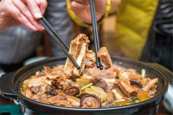 華陽(yáng)牛雜火鍋加盟