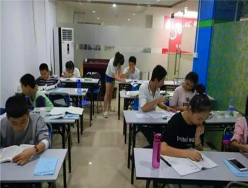 領(lǐng)航教育加盟