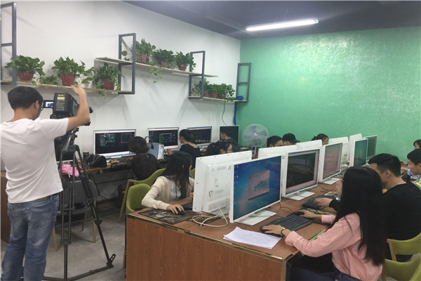 邁達教育