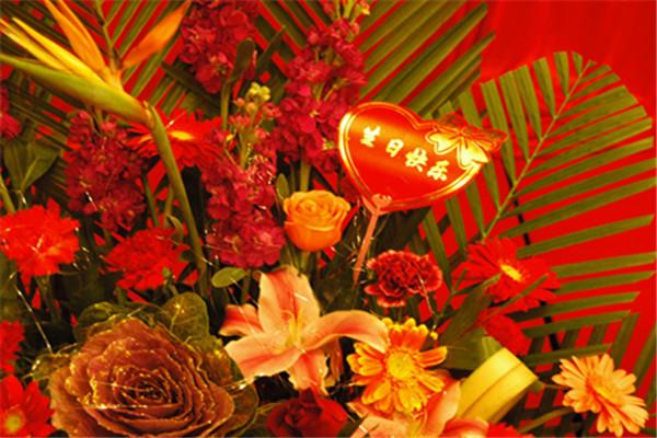 陽(yáng)光雨露婚慶加盟