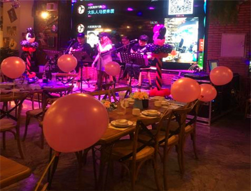 回味往事主題餐吧加盟
