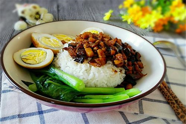 牛魔王鹵肉飯加盟