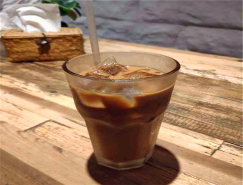 食貨六平方港式奶茶鋪加盟