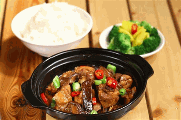 非得請黃燜雞米飯