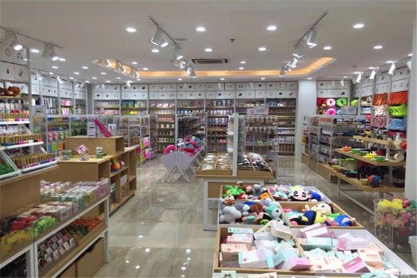 新潮風(fēng)暴潮品店加盟