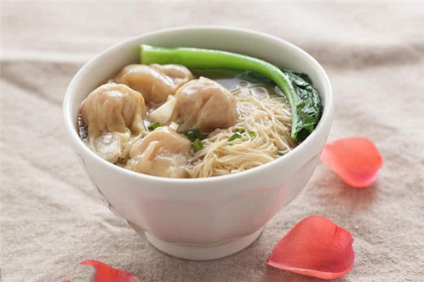 何太太餛飩面鋪加盟