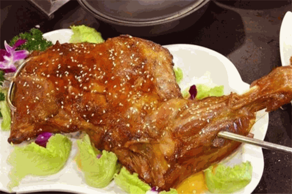 蒙原炭烤羊腿