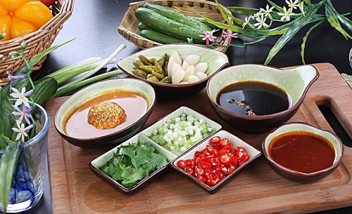 小金湯歡樂(lè)火鍋加盟