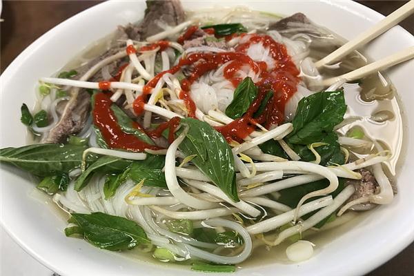 功夫象酸辣粉炸醬面加盟