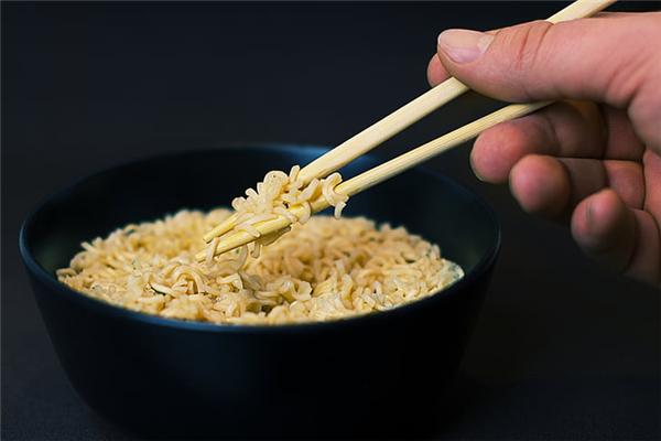 功夫象酸辣粉炸醬面加盟
