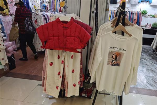 時(shí)代印象服飾加盟