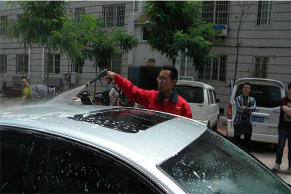 車寶姆移動(dòng)洗車機(jī)加盟