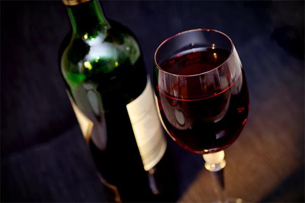 吉利特酒業(yè)加盟