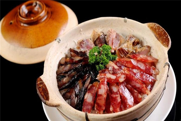 飯巢肚金牌煲仔飯