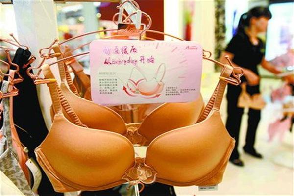 戴博藍(lán)內(nèi)衣加盟