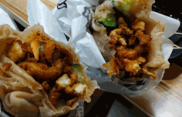 程梓家卷餅