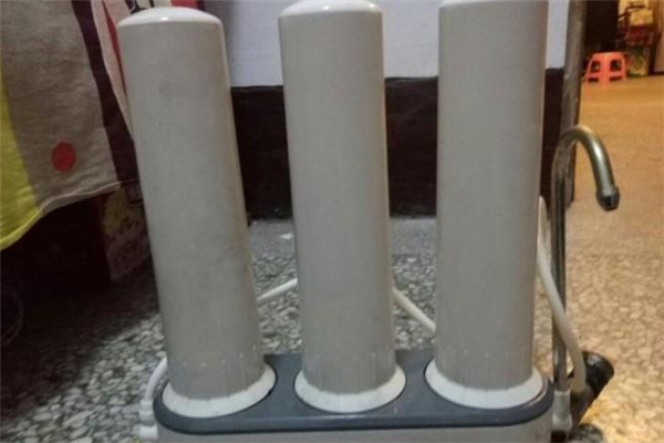 中萬(wàn)凈水器加盟