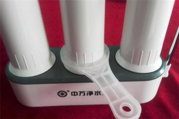中萬(wàn)凈水器加盟