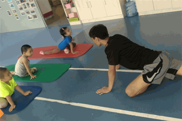 啟霖世紀青少年體能加盟