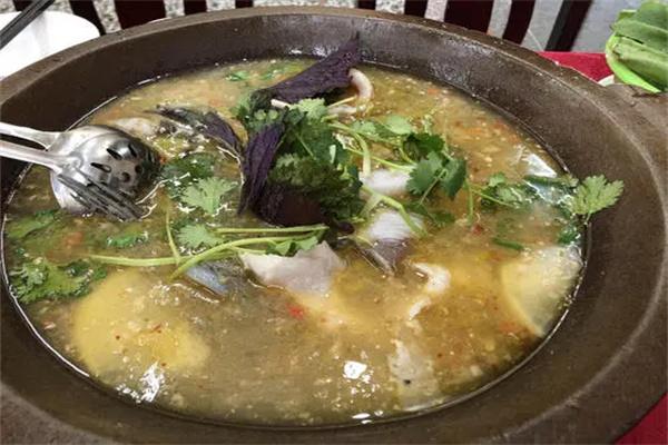 三毛石鍋鯽魚豬肚雞加盟