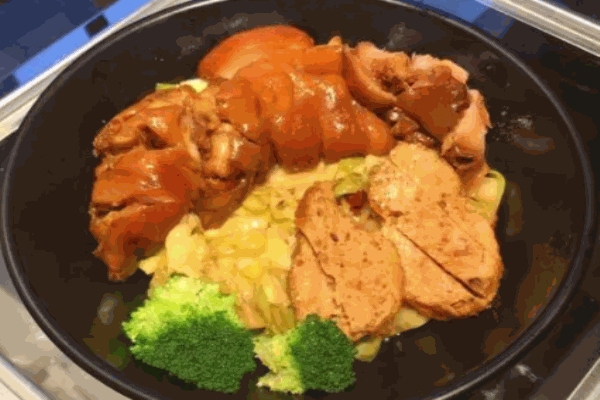 呆呆鹵豬腳飯加盟