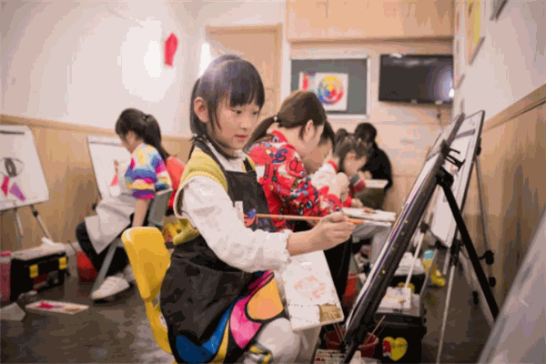指尖暢想藝術(shù)培訓(xùn)加盟
