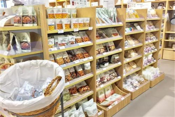六塊六零食屋加盟