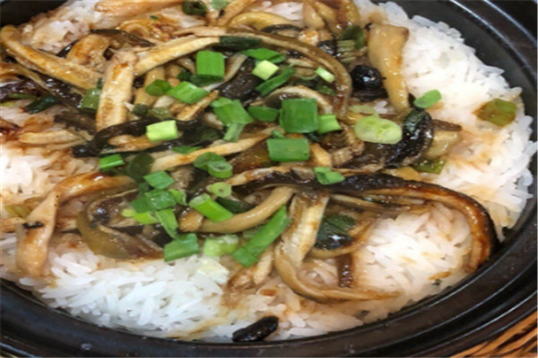 來(lái)怡份煲仔飯