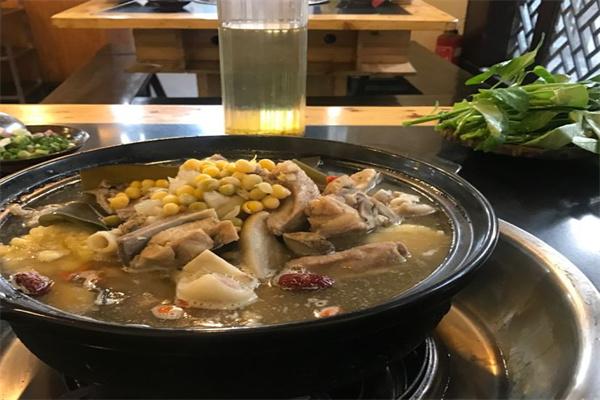 八滋味藕王湯鍋加盟