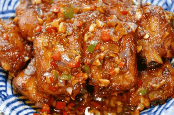 吮樓指蒜香排骨