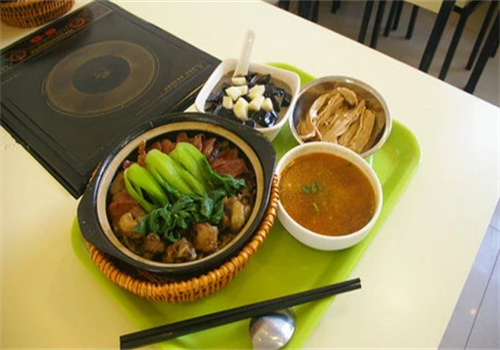 越吃粵湘煲仔飯加盟