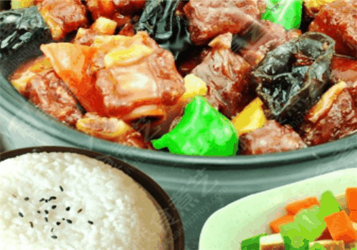 榮君府黃燜雞米飯加盟