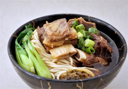 寧波牛吃草面館加盟