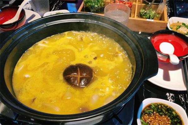港鍋花膠雞