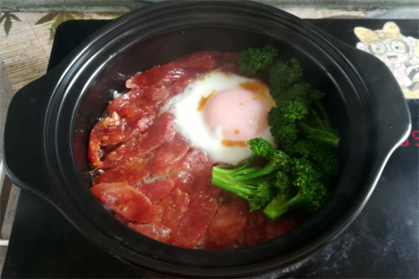 哎呦煲仔飯加盟