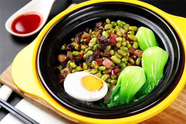 尊客煲仔飯加盟