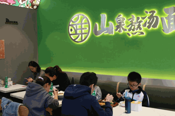 2021餐飲如何選擇，小面鮮生建議應(yīng)該考慮到這些因素