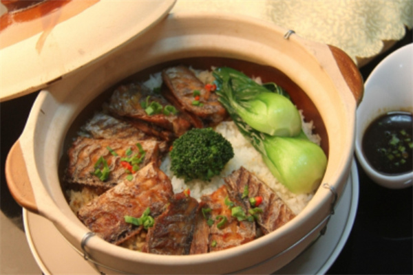 潮色煲仔飯加盟