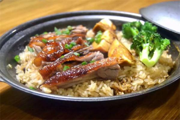潮色煲仔飯加盟