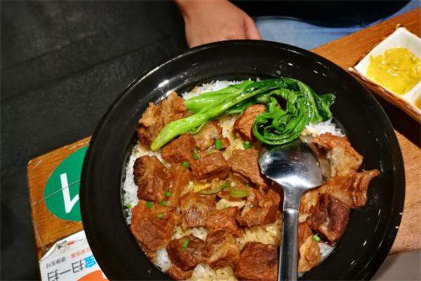 潮色煲仔飯加盟