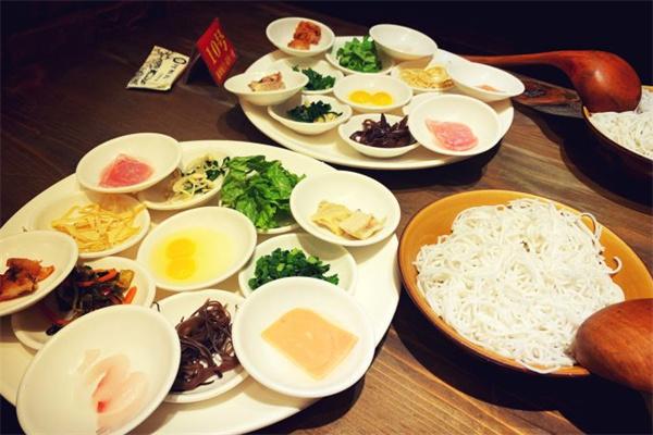 傻秀才過(guò)橋米線加盟