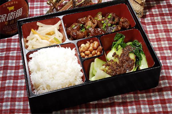八戒鹵肉飯加盟