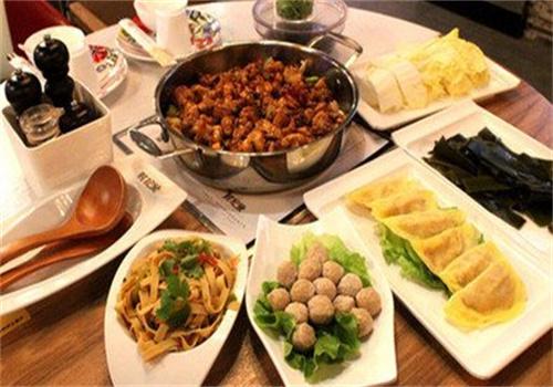 財(cái)記柴特色燜鍋加盟