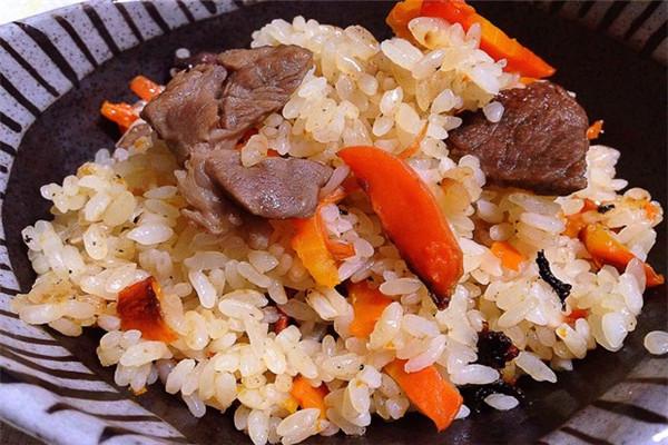 粒粒香抓飯加盟
