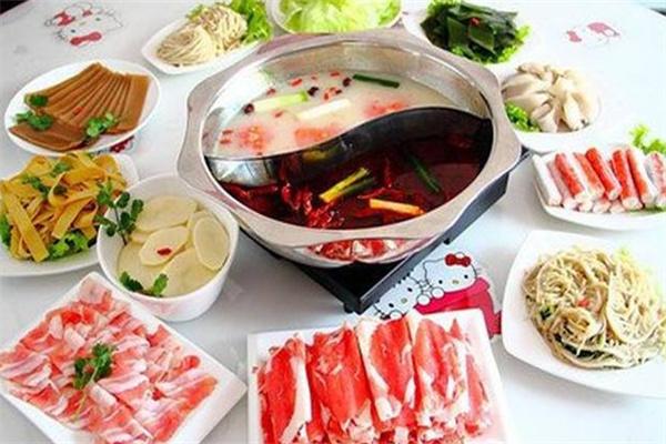 九段香旋轉(zhuǎn)火鍋加盟