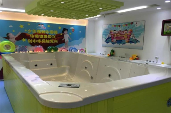 鄰家兒女嬰兒游泳館