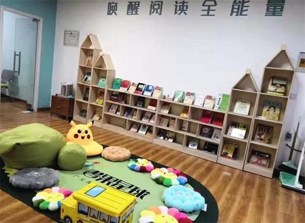 愛(ài)麗絲繪本館